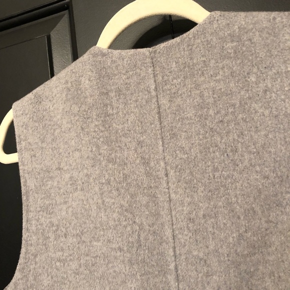 Like New Minimal Grey Sleeveless Duster - Picture 4 of 7